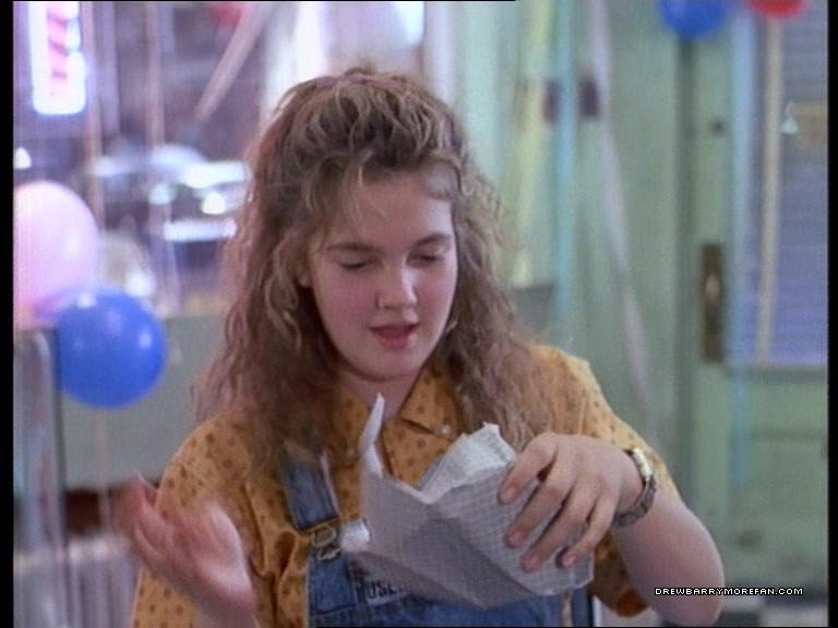 Screencaps - 0289 - Drew Barrymore Fan